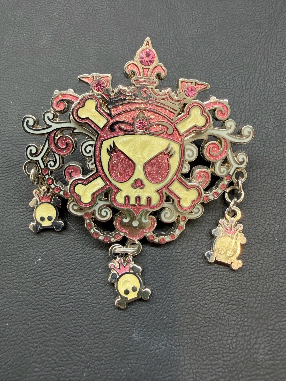 Disney Pink and Cream Skull Crown “pirate princess” pin